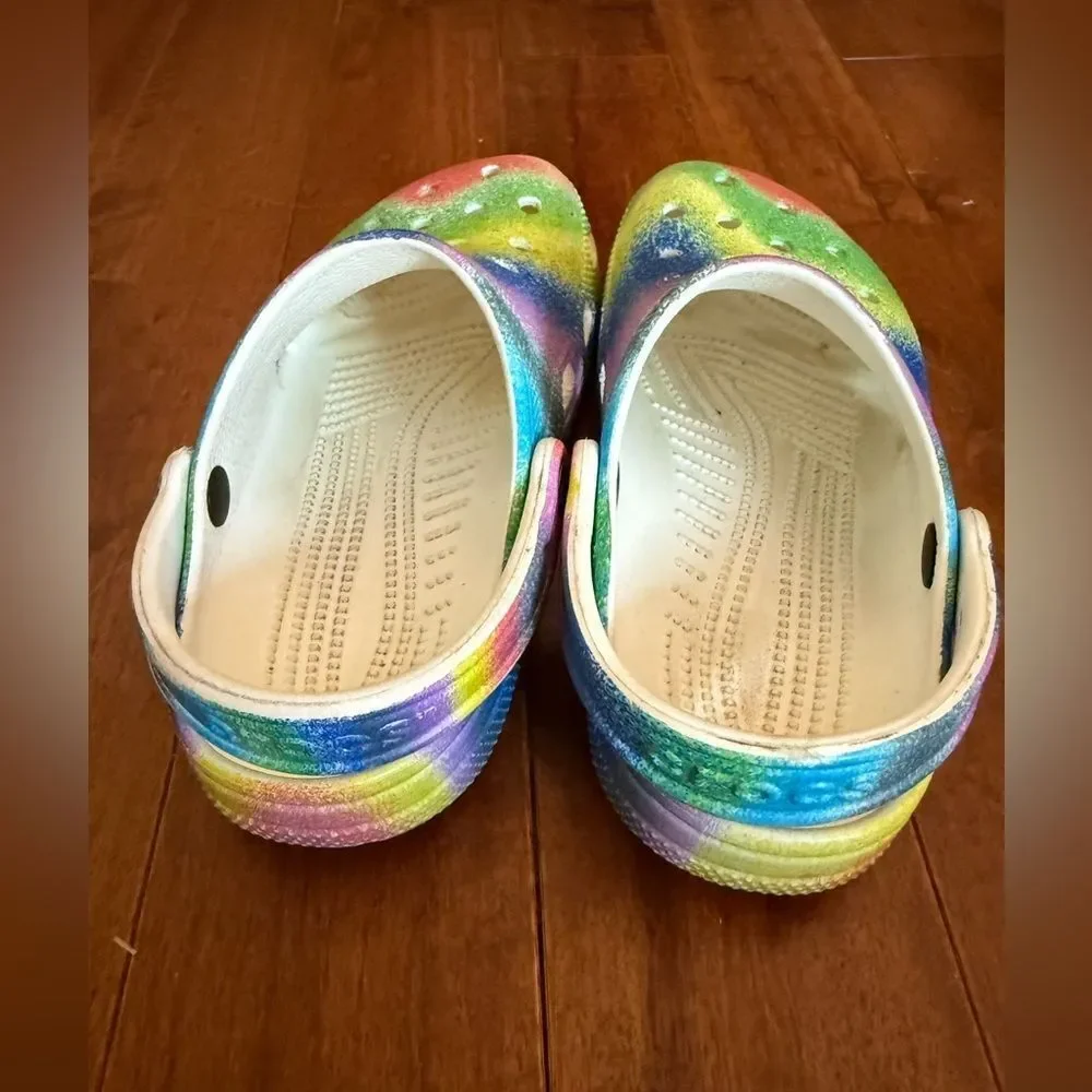 Crocs Women’s Colorful tie dye Clogs size 6